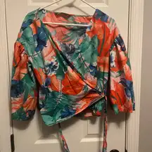Women’s Zara Tropical Print Wrap M
puff sleeve elbow length adjustable waist