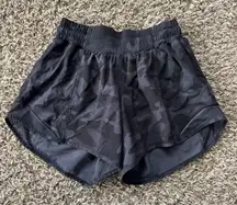 Lululemon Hotty Hot Shorts Womens Size 2 Black Camo Lined Running Training