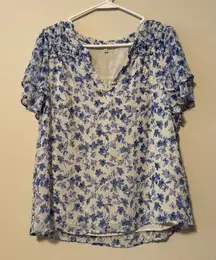 5/$55 !! 🔥 Floral Blue and White Women's Top
