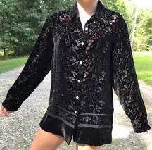 VINTAGE BLACK VELVET AND MESH LEAF DETAILED CLASSY BUTTON DOWN