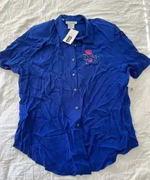 NWT: vintage blue button T shirt with flower