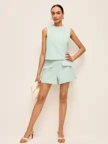 Minimalist pale light  green  Short Set commense Size Medium NWT 