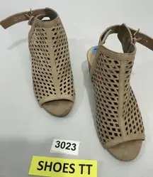 Womans Unisa Unoryant 7.5 M Tan Peep Toe Perforated Strap Heel Ankle Shoes