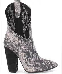 NWOT Calico Leather Bootie in black/grey combo