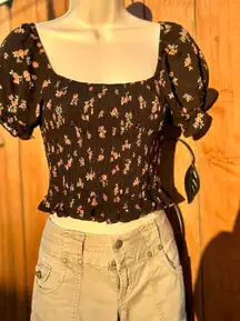 Womens Puff Short Sleeve Smocked Floral Crop Top Black & Pink Size Small
