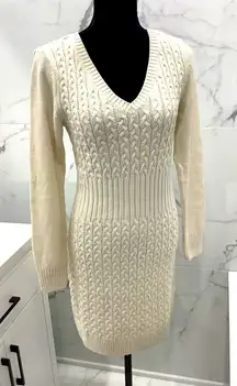 Nice flattering sweater dress 🌷🌷