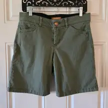 reCreation Womens Size 6 Green Flat Front Bermuda Shorts Stretchy Waistband