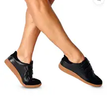 NWOB SILENT D SEENA SNEAKER BLACK LEATHER. Size EU 37. MSRP $135