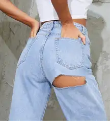 PRETTYLITTLETHING Light Wash Bum Rip‎ Mom Jean Size 10 NWT