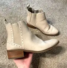 American Eagle Outfitters White Pleather Ankle Booties