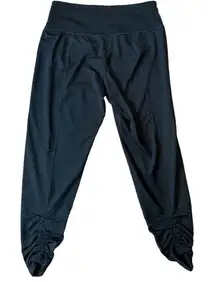 Women’s Athleta Ruched Capris ￼Leggings