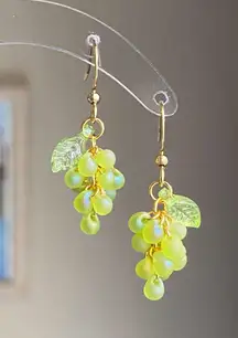 Handmade aurora light green tiny drop Czech glass grape muscat dangle earrings💚