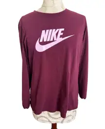 The Nike Tee Crewneck Long Sleeve T-Shirt Medium