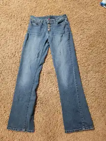 high-waisted button jeans