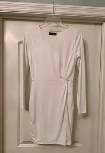 4SI3NNA - Beautiful White Long Sleeved Ruched Dress - BNWT!