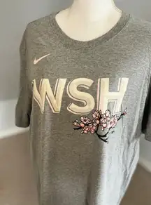 Nike WSH Soto 22 Cherry Blossom T-Shirt The‎ Nike Tee Gray XL