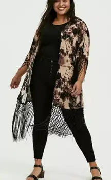 Torrid Sz 1/2 Chic Black and White Kimono with Fringe