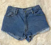 VINTAGE 560 COMFORT FIT LEVIS CUT OFF DENIM SHORTS