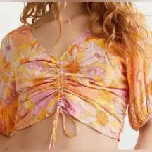 H&M Floral V-neck Size Medium NWT‎