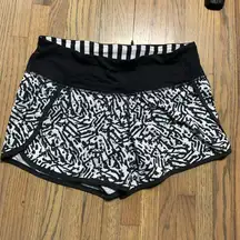 Lululemon pattern black white shorts 4