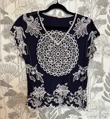 Solitaire Anthropologie Blue and White Embroidered Boho Blouse top v neck L