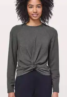 Lululemon Tuck & Gather Pullover Heathered Mod Black W3BZVS fits like a 4 or 6