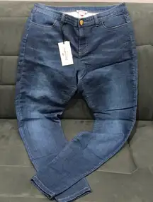 Juicy Skinny Mid Rise Jeans