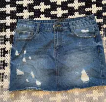 Jean skirt woman’s sz M On Twelfth mini distressed, denim zip front