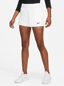 Nike  Court victory tennis shorts white size large