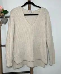 Cupcakes and Cashmere Long Sleeve V Neck Cream Sweater Size Medium‎