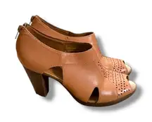Clarks Jovelyn Hollis Peep Toe Heels Size 8.5 Women's Tan Leather Cutout Shoes
