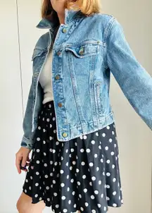 Women's Denim jacket Size Modern Medium Nautral Fiber cotton Timeless USA