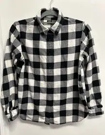 Uniqlo Black and White Plaid Women's Button Down Shirt