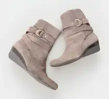 Y2K VTG Circa JOAN & DAVID Suede Wedge Boots Ankle Booties Womens 8 Buckle Strap