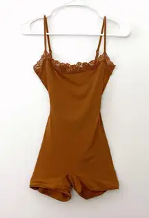 SKIMS fits everybody lace scoop onesie in bronze size S