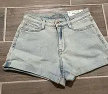 Arizona jean company nwt denim shorts size 7 hi-rise mom 2.5”inseam