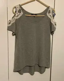 Don’t You Dare Gray &White Top Women’s Size Medium Cut Out Sleeve Lace Edging