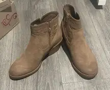 Ankle boots with cute western design 