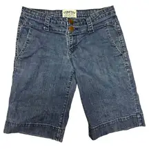 Vintage Levi’s signature 10” inseam dark wash mid rise jean shorts sz 6