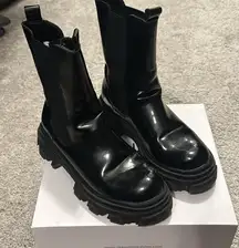 DREAM PAIRS Platform Chelsea Boots Lug Sole Combat Mid Calf Slip On