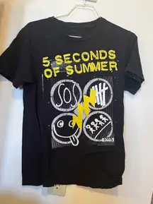 Black 5sos T-shirt