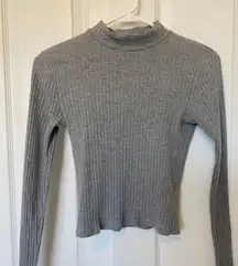 Tilly’s Gray Long sleeve mock neck shirt