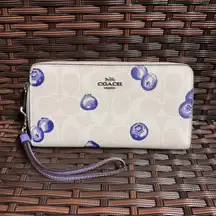 NWT Coach Long Zip Around Wallet In Signature Canvas With Blueberry Print CR647