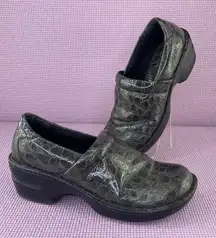 B.o.c. Born Concepts Peggy Croc Embossed Patent Slip On Clogs Gray 7.5