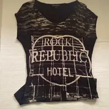 Rock & Republic  Hotel graphic print logo short sleeve t-shirt, size small