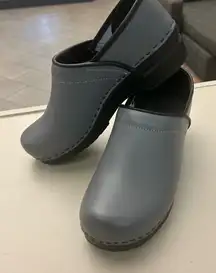 BJORK Swedish Comfort Classic Gray Slip-On Clogs -New- Cool Clogs!! 10 unisex