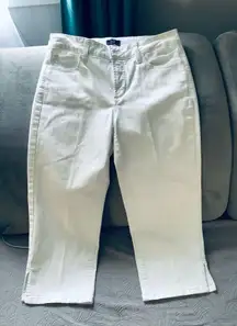 Comfy flattering NYDJ crop jeans 🌸🌸