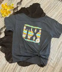 Modern T-shirt with Texas Graphic for Women Size XL.