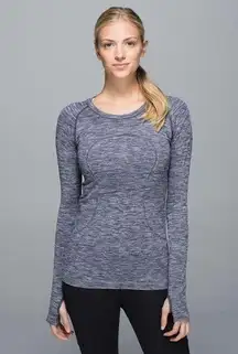 Lululemon Run: Swiftly Tech Long Sleeve Crew
Space Dye Heathered Going Grape