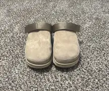 UGG Goldenstar Clogs Women’s Sand 11